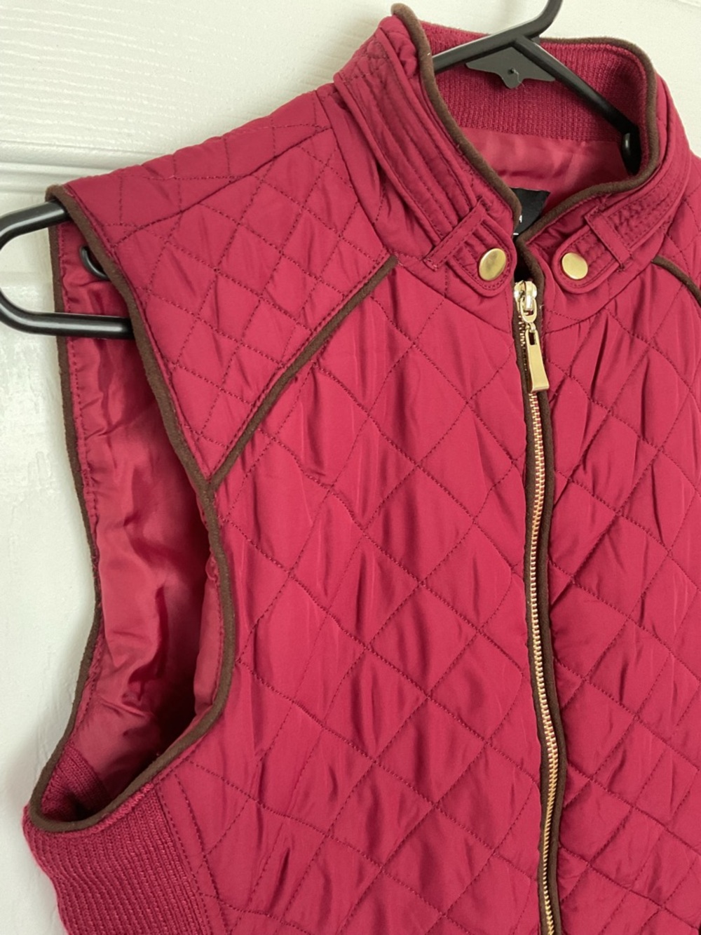 Active USA Burgundy Quilted Vest Gold Zip Knit Side Panels Women S NWT - Picture 3 of 14
